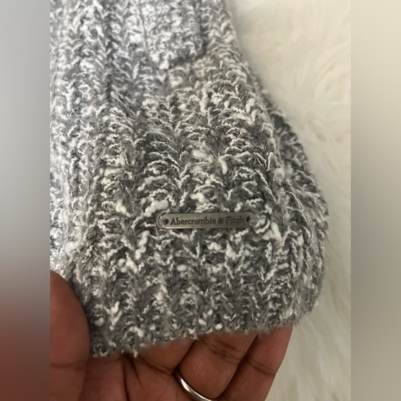 • Abercrombie & Fitch Gray Cardigan Gray White New Without Tags - Picture 8 of 10